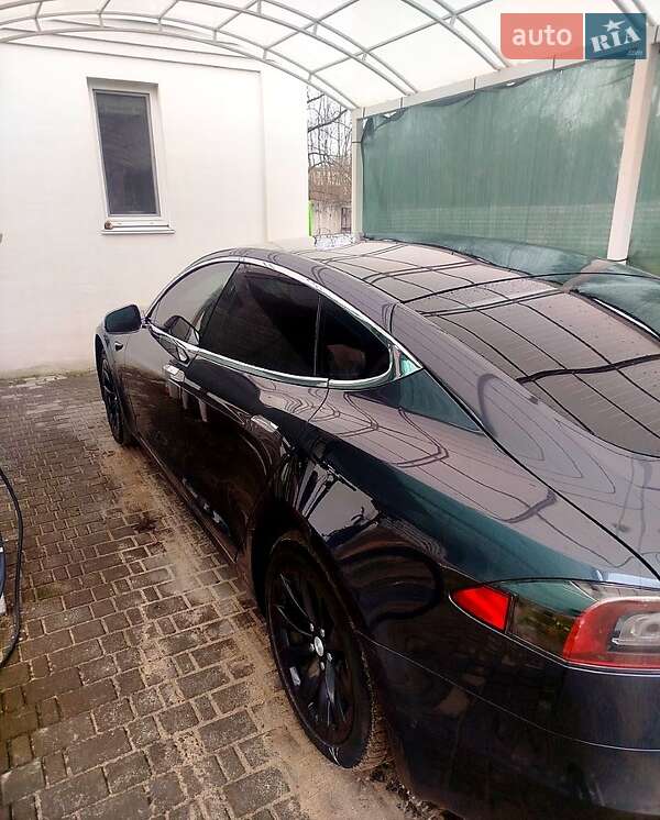 Лифтбек Tesla Model S 2017 в Киеве