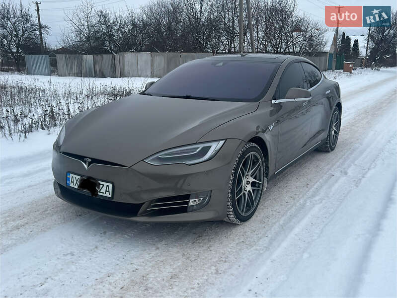 Ліфтбек Tesla Model S 2016 в Харкові фото 18 Ліфтбек Tesla Model S 2016 в Харкові
