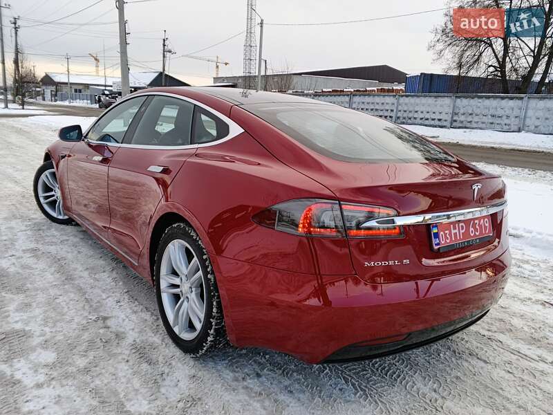 Лифтбек Tesla Model S 2017 в Киеве