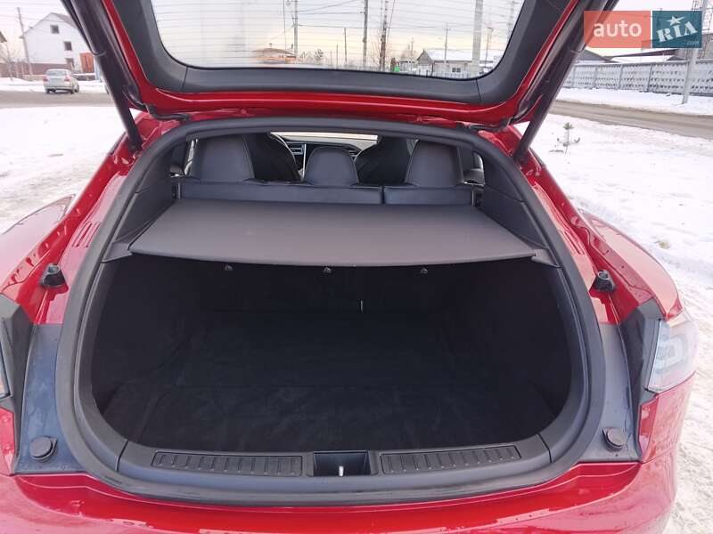 Лифтбек Tesla Model S 2017 в Киеве