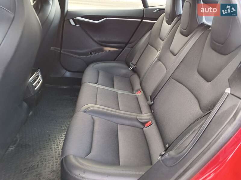 Лифтбек Tesla Model S 2017 в Киеве