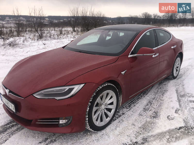 Лифтбек Tesla Model S 2018 в Виннице