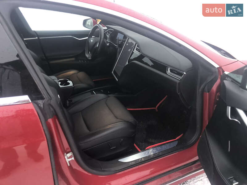 Лифтбек Tesla Model S 2018 в Виннице