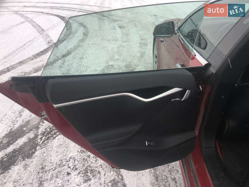 Лифтбек Tesla Model S 2018 в Виннице