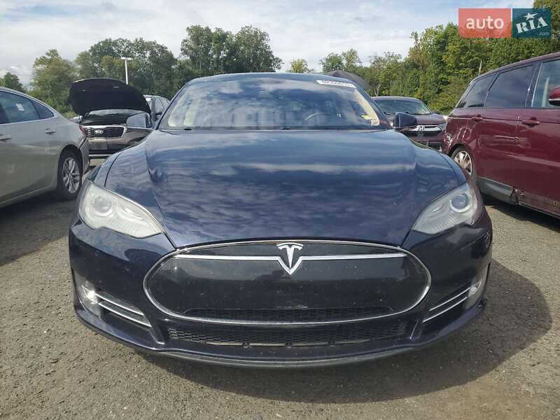 Лифтбек Tesla Model S 2014 в Житомире