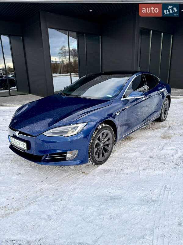Лифтбек Tesla Model S 2018 в Львове