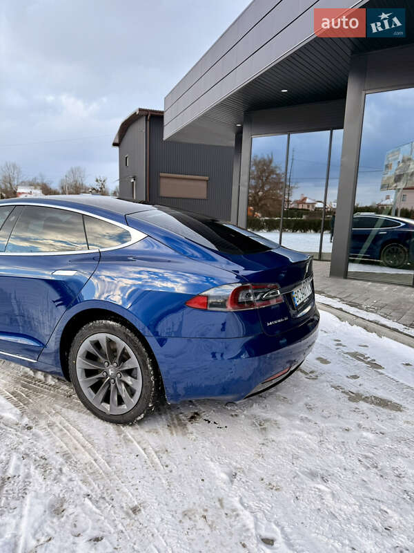 Лифтбек Tesla Model S 2018 в Львове