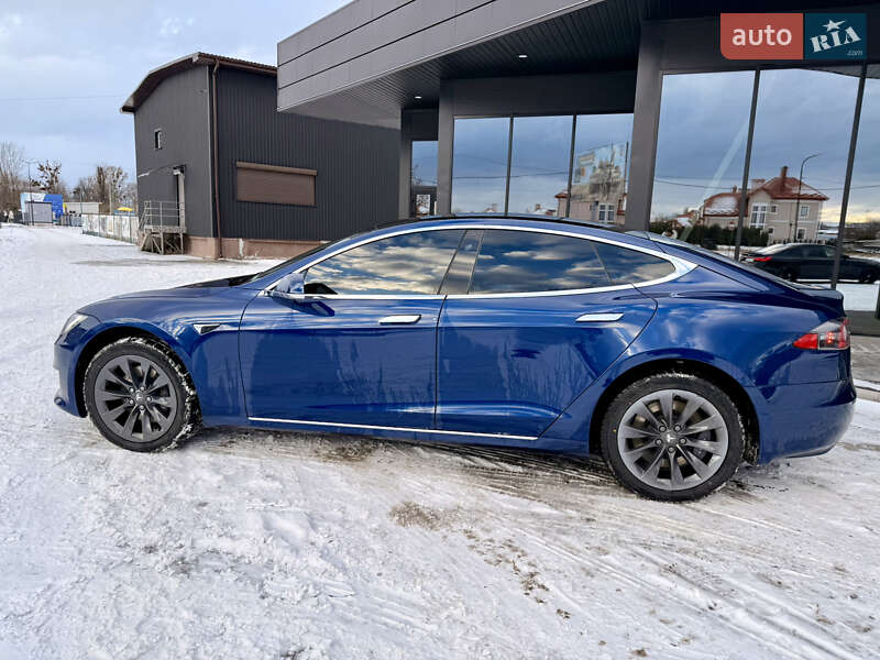 Лифтбек Tesla Model S 2018 в Львове