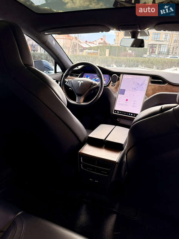 Лифтбек Tesla Model S 2018 в Львове