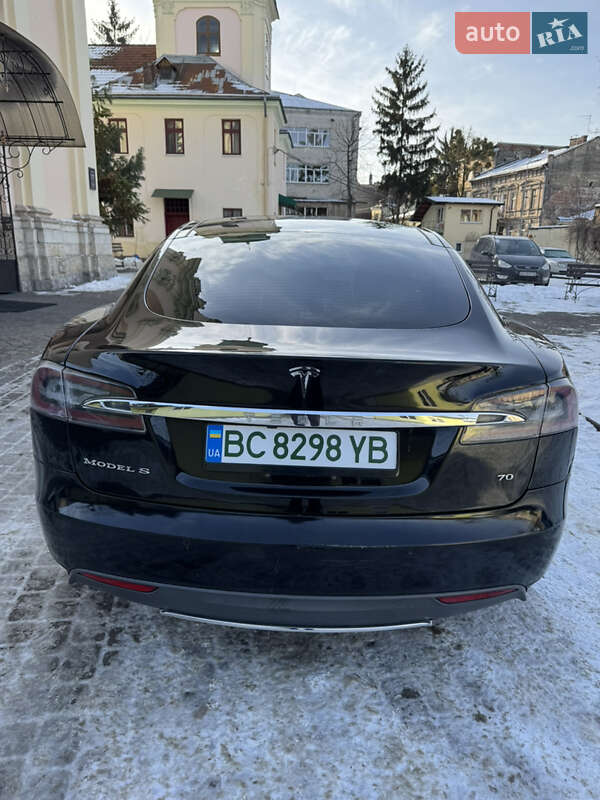 Лифтбек Tesla Model S 2016 в Львове