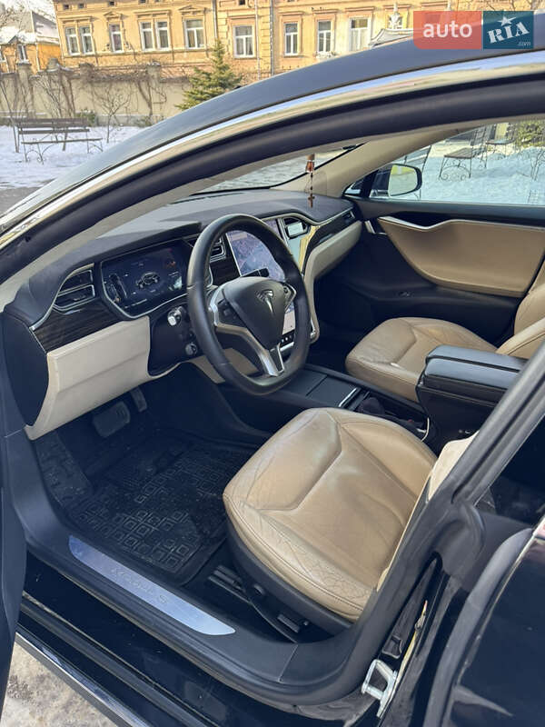 Лифтбек Tesla Model S 2016 в Львове