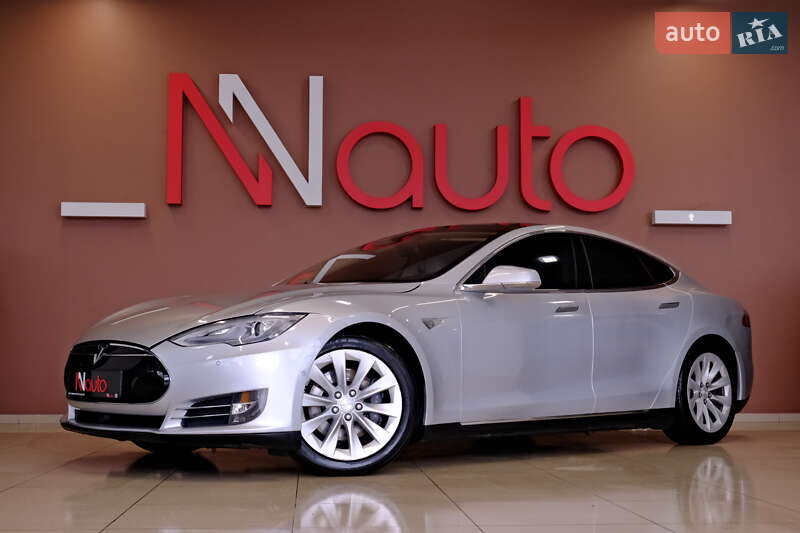 Лифтбек Tesla Model S 2015 в Одессе фото 10 Лифтбек Tesla Model S 2015 в Одессе