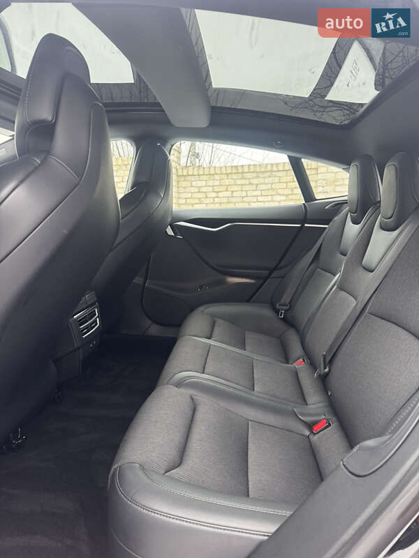 Ліфтбек Tesla Model S 2017 в Рівному фото 21 Ліфтбек Tesla Model S 2017 в Рівному