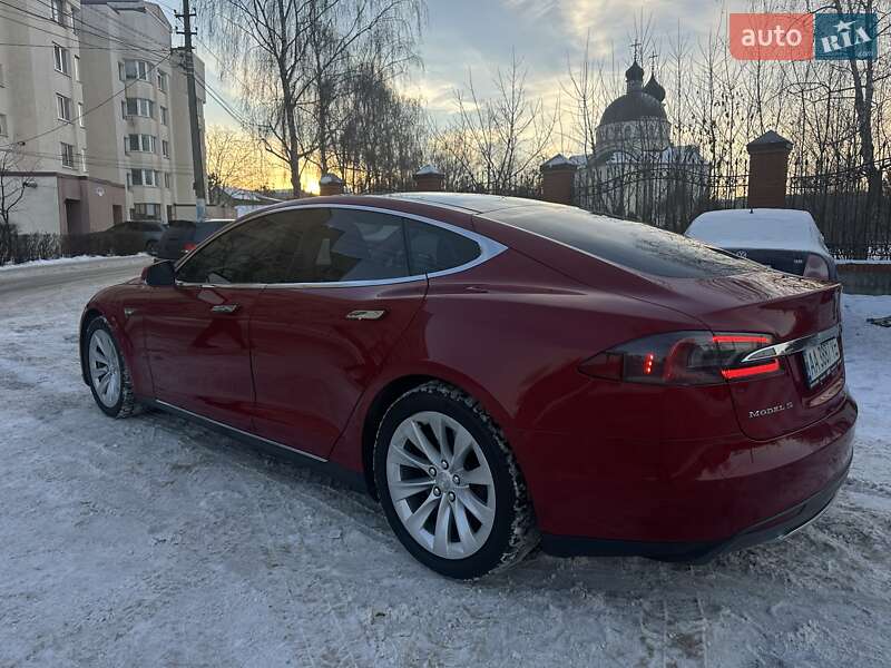 Ліфтбек Tesla Model S 2015 в Києві