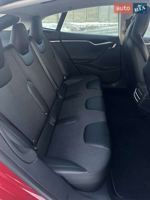 Ліфтбек Tesla Model S 2015 в Києві