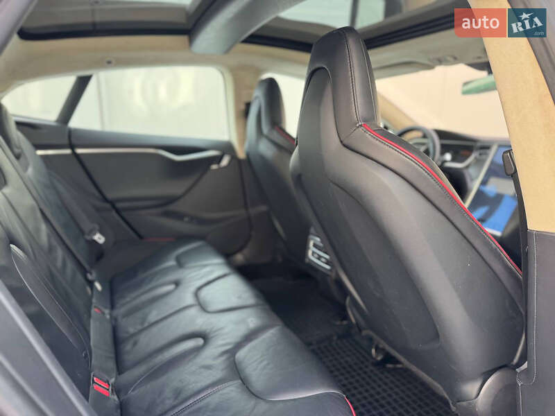 Ліфтбек Tesla Model S 2013 в Вінниці