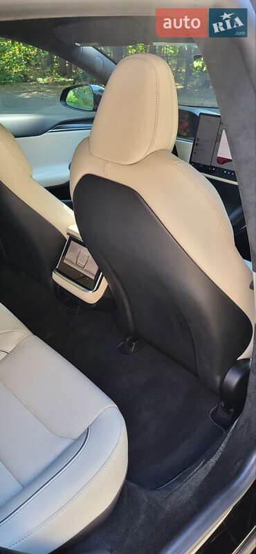 Лифтбек Tesla Model S 2021 в Киеве