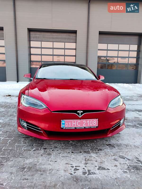 Лифтбек Tesla Model S 2018 в Сарнах