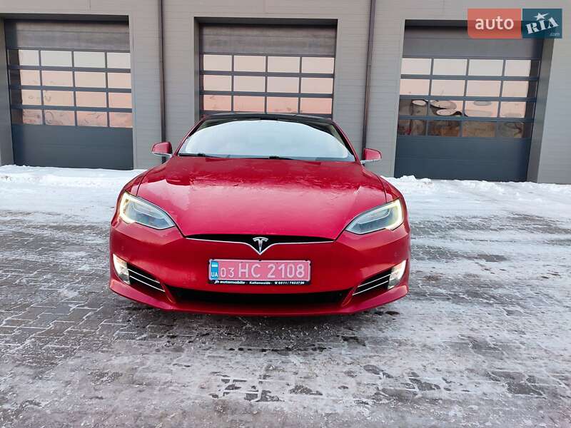 Лифтбек Tesla Model S 2018 в Сарнах