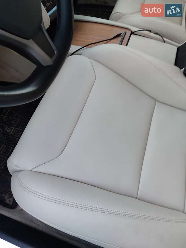 Лифтбек Tesla Model S 2018 в Сарнах