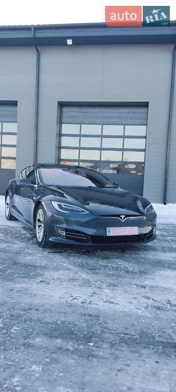 Лифтбек Tesla Model S 2016 в Сарнах