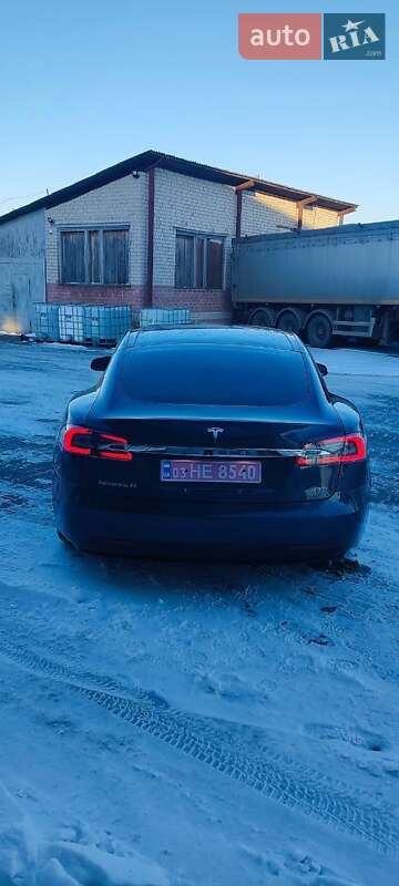 Лифтбек Tesla Model S 2016 в Сарнах