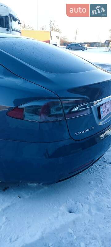 Лифтбек Tesla Model S 2016 в Сарнах