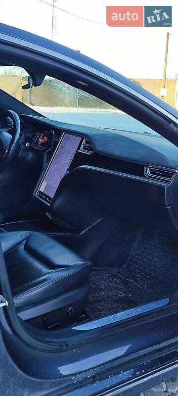 Лифтбек Tesla Model S 2016 в Сарнах