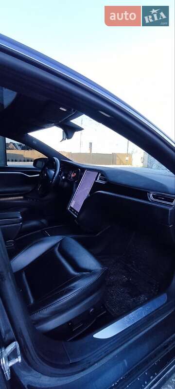 Лифтбек Tesla Model S 2016 в Сарнах