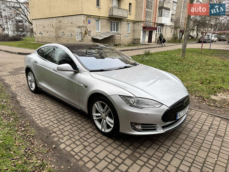 Лифтбек Tesla Model S 2014 в Луцке фото Лифтбек Tesla Model S 2014 в Луцке