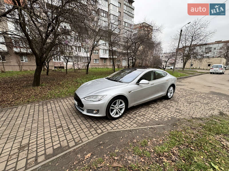 Лифтбек Tesla Model S 2014 в Луцке фото 6 Лифтбек Tesla Model S 2014 в Луцке