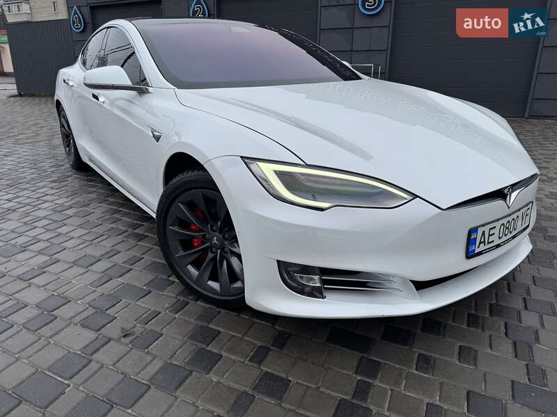 Лифтбек Tesla Model S 2020 в Днепре