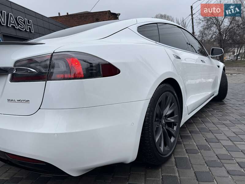 Лифтбек Tesla Model S 2020 в Днепре