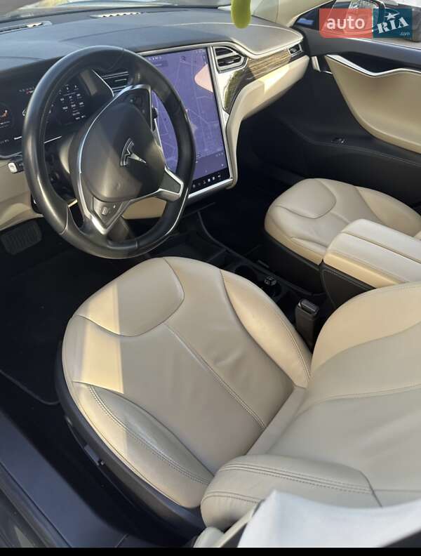 Лифтбек Tesla Model S 2014 в Киеве фото 3 Лифтбек Tesla Model S 2014 в Киеве