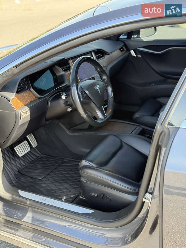 Лифтбек Tesla Model S 2020 в Днепре