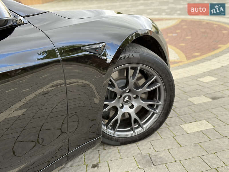 Лифтбек Tesla Model S 2024 в Дрогобыче