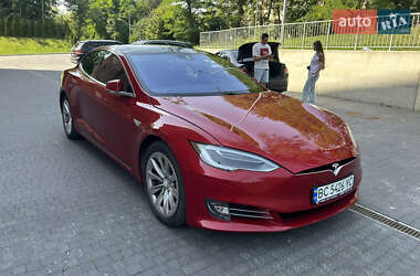 Лифтбек Tesla Model S 2016 в Львове