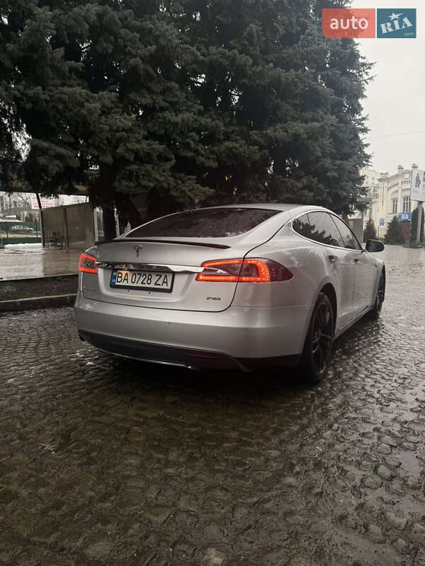Ліфтбек Tesla Model S 2014 в Кропивницькому