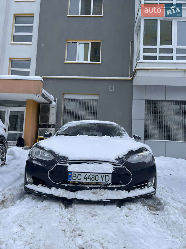 Лифтбек Tesla Model S 2015 в Львове