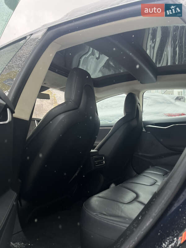 Лифтбек Tesla Model S 2015 в Львове