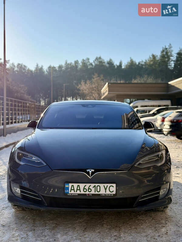 Лифтбек Tesla Model S 2016 в Киеве фото Лифтбек Tesla Model S 2016 в Киеве