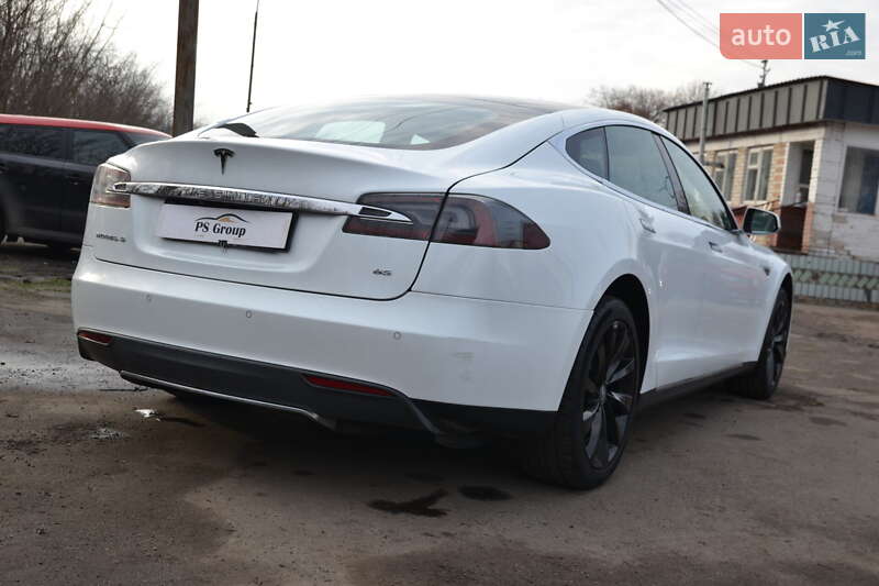 Лифтбек Tesla Model S 2014 в Луцке