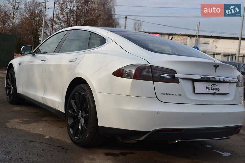 Лифтбек Tesla Model S 2014 в Луцке