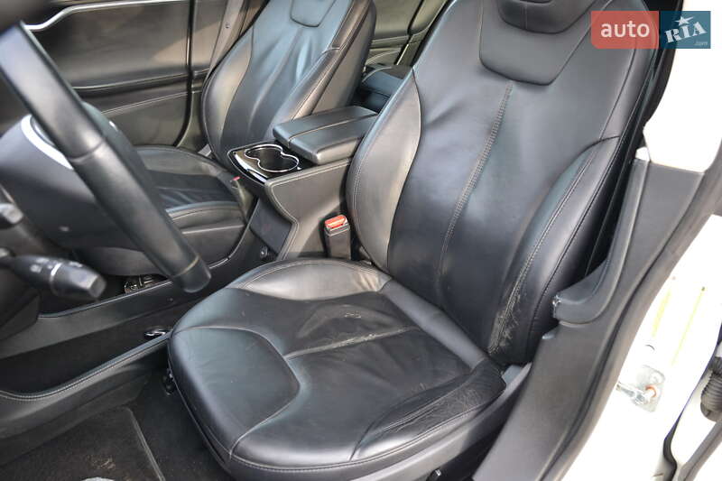 Лифтбек Tesla Model S 2014 в Луцке
