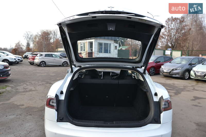 Лифтбек Tesla Model S 2014 в Луцке
