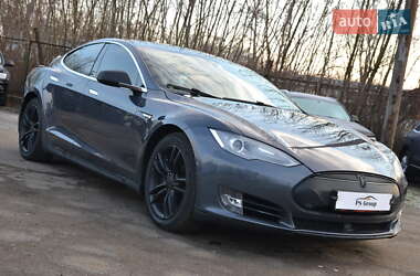 Лифтбек Tesla Model S 2015 в Луцке