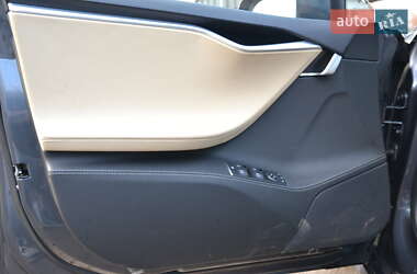 Лифтбек Tesla Model S 2015 в Луцке