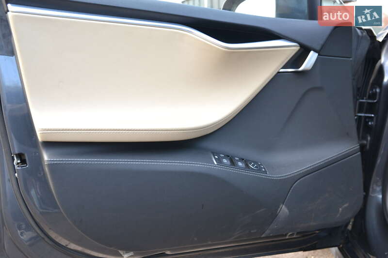 Лифтбек Tesla Model S 2012 в Луцке