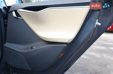 Лифтбек Tesla Model S 2015 в Луцке