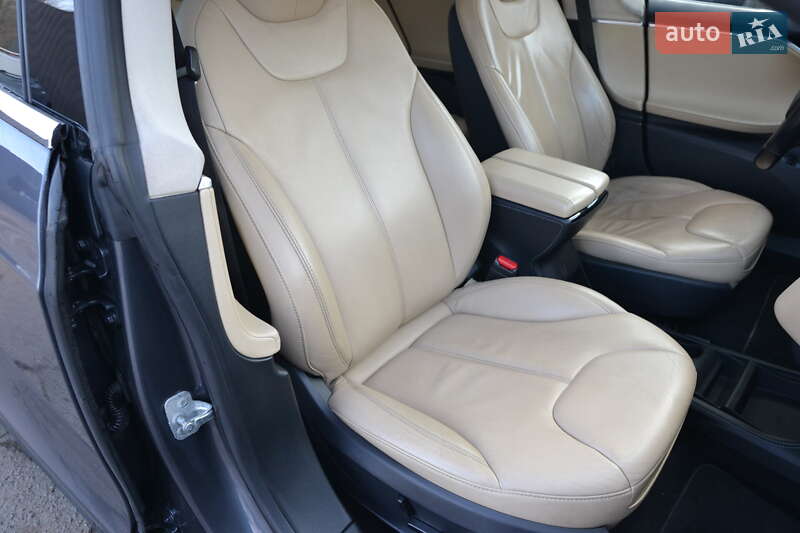 Лифтбек Tesla Model S 2012 в Луцке